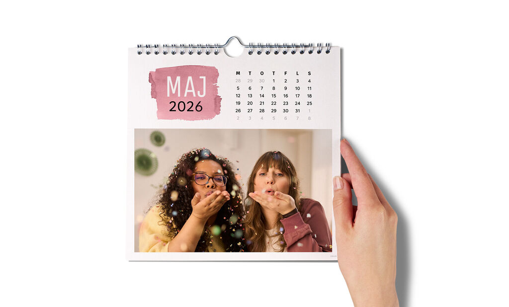 Kvadratisk vægkalender (21x21 cm) med egen billeder